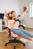 Fotel dla gracza gamingowy biurowy ergonomiczny z podnóżkiem krzesło obrotowe biało-różowy Sienna